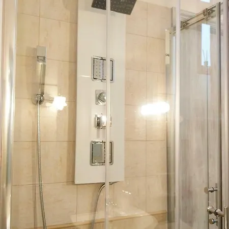 לינה וארוחת בוקר Amariglio 3*